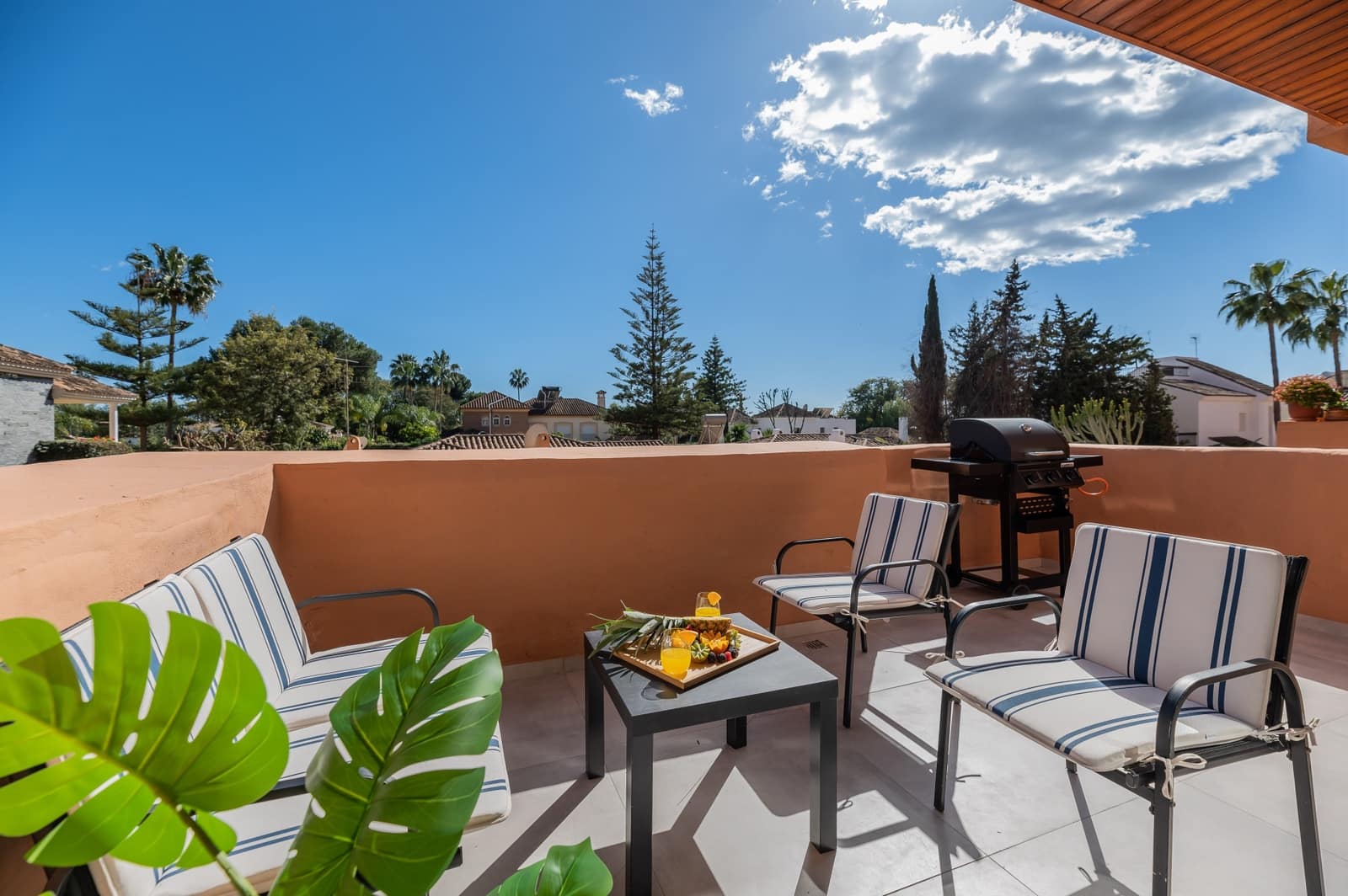 5 soverom Leilighet til salgs i El Paraiso med svømmebasseng garasje - € 749 000 (Ref: 8245008)