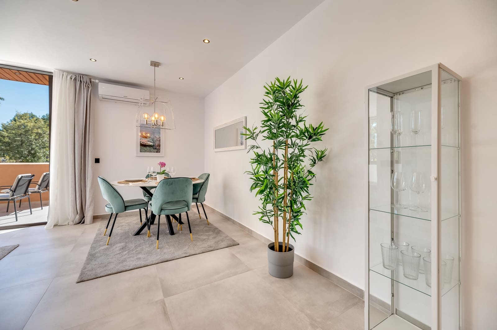 5 soverom Leilighet til salgs i El Paraiso med svømmebasseng garasje - € 749 000 (Ref: 8245008)
