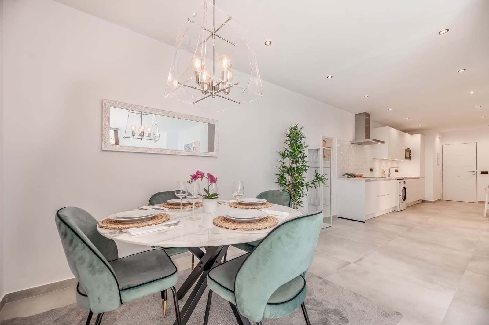 5 soverom Leilighet til salgs i El Paraiso med svømmebasseng garasje - € 749 000 (Ref: 8245008)