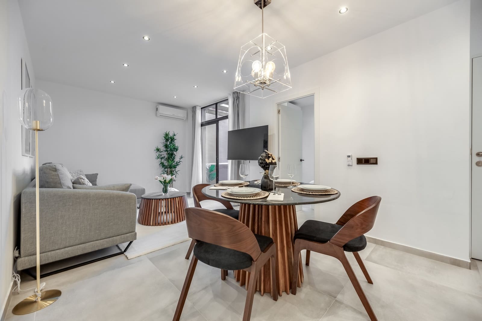 5 soverom Leilighet til salgs i El Paraiso med svømmebasseng garasje - € 749 000 (Ref: 8245008)