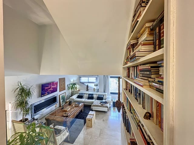 3 quarto Apartamento para venda em Estepona com piscina garagem - 430 000 € (Ref: 8305334)