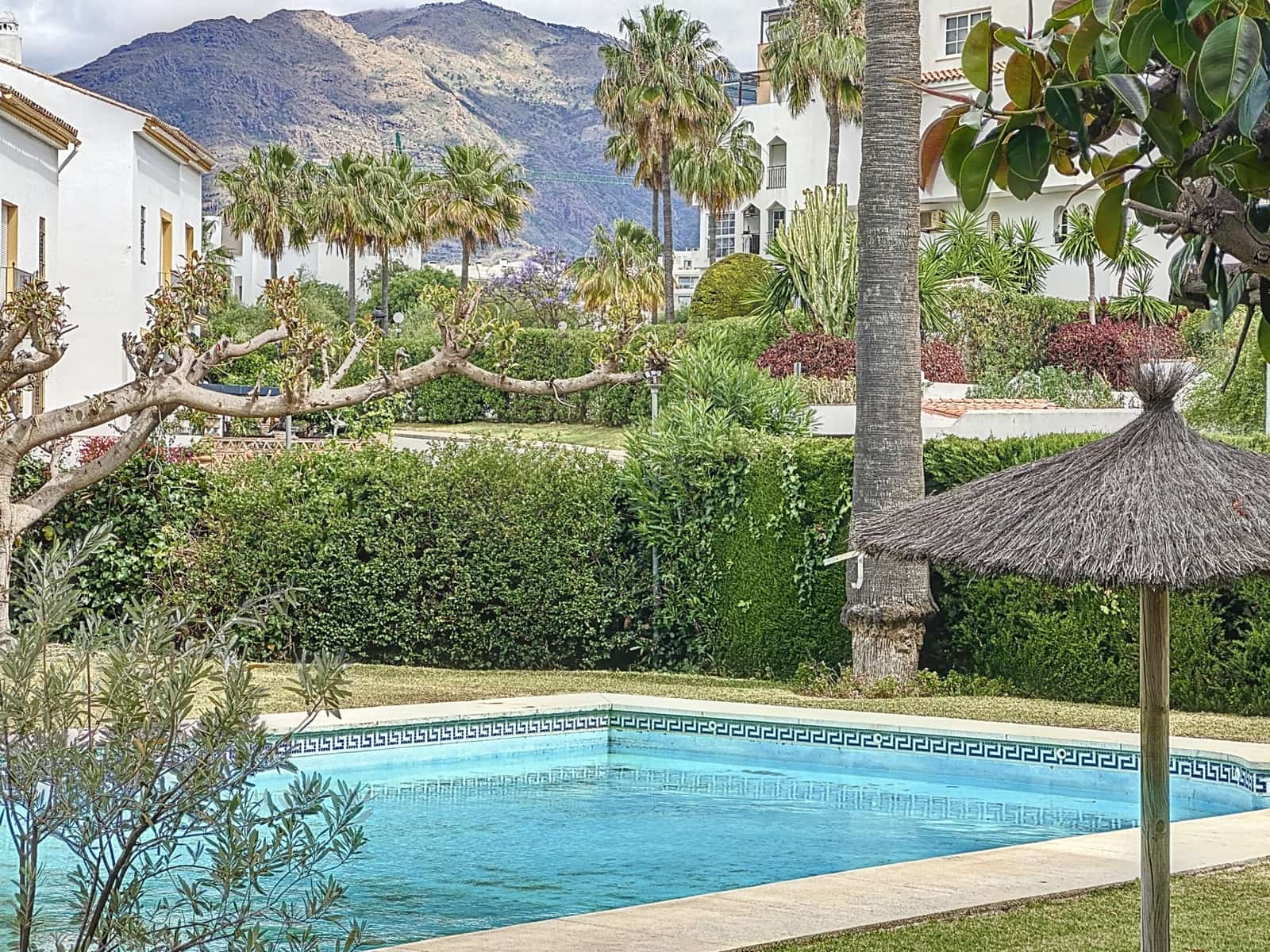 3 quarto Apartamento para venda em Estepona com piscina garagem - 430 000 € (Ref: 8305334)