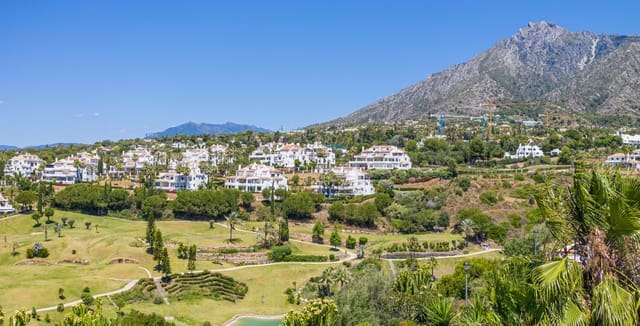 Chalet de 3 habitaciones en Marbella en venta con piscina garaje - 1.950.000 € (Ref: 8331538)