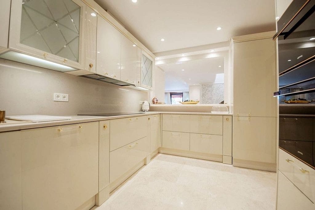 3 sovrum Takvåning till salu i Estepona med pool garage - 2 250 000 € (Ref: 8405371)