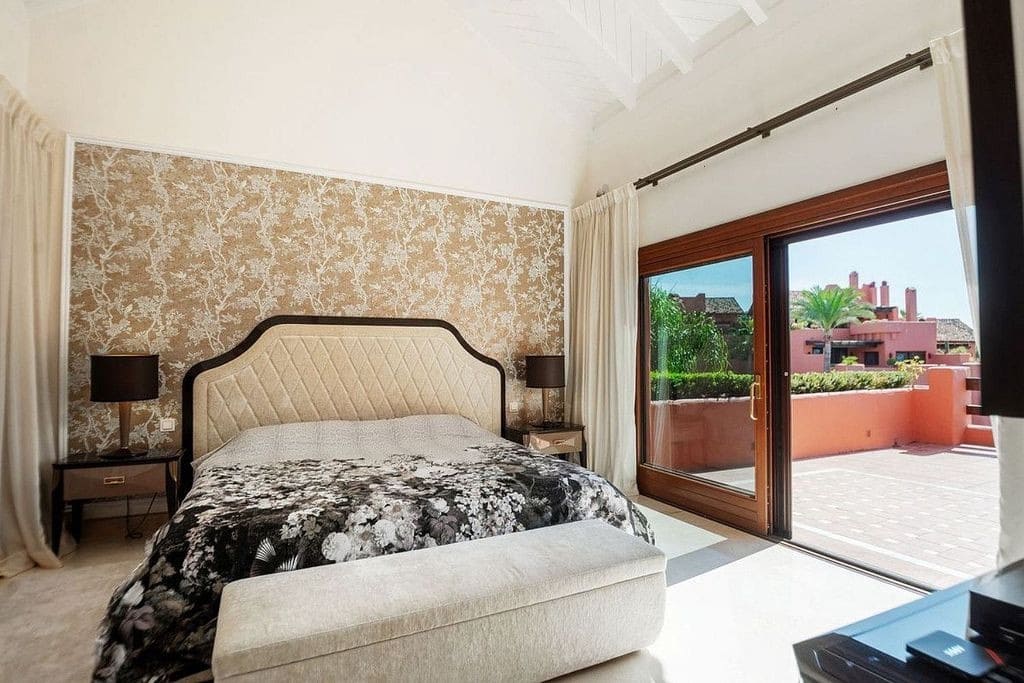 3 sovrum Takvåning till salu i Estepona med pool garage - 2 250 000 € (Ref: 8405371)