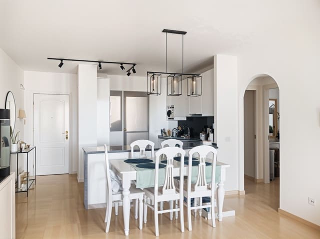 2 makuuhuone Huoneisto myytävänä paikassa Bel-Air, Estepona mukana uima-altaan 
autotalli - 360 000 € (Ref: 8597574)