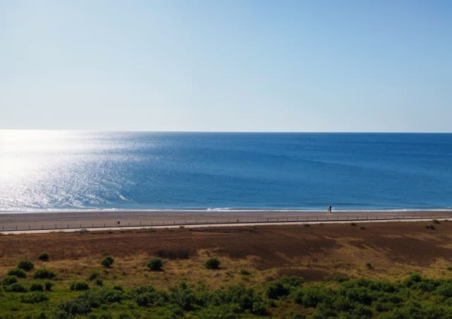 3 soverom Penthouse til salgs i Manilva med svømmebasseng garasje - € 1 800 000 (Ref: 8608366)