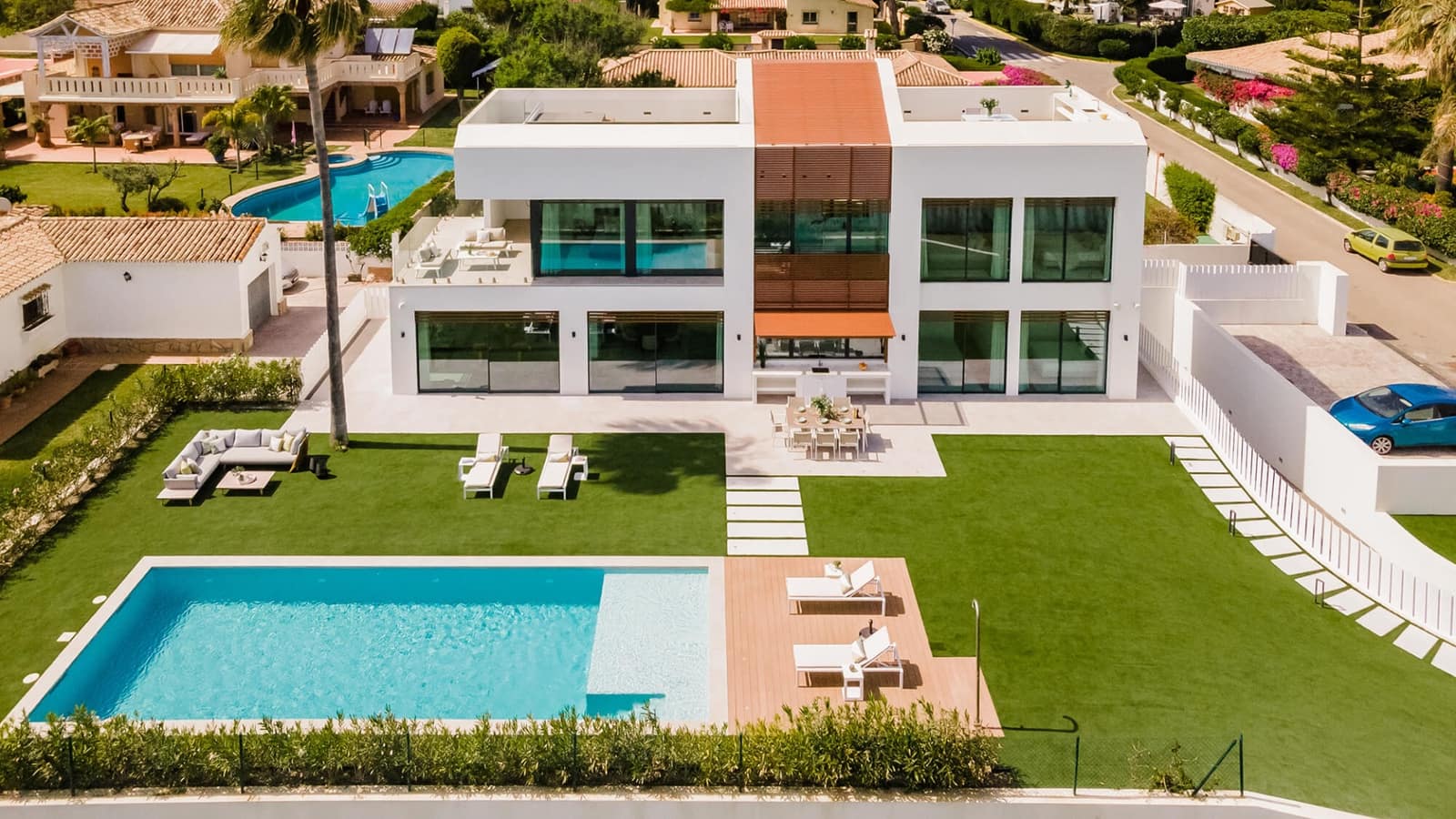 5 bedroom Villa for sale in Estepona with pool garage - € 5,995,000 (Ref: 8624896)