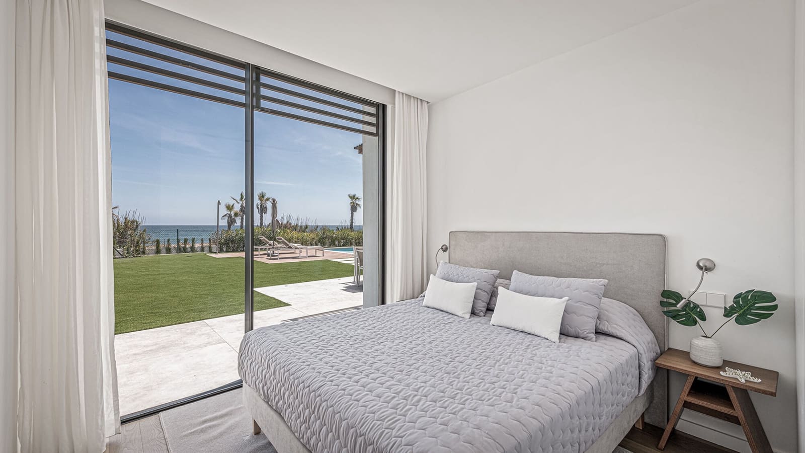 5 bedroom Villa for sale in Estepona with pool garage - € 5,995,000 (Ref: 8624896)