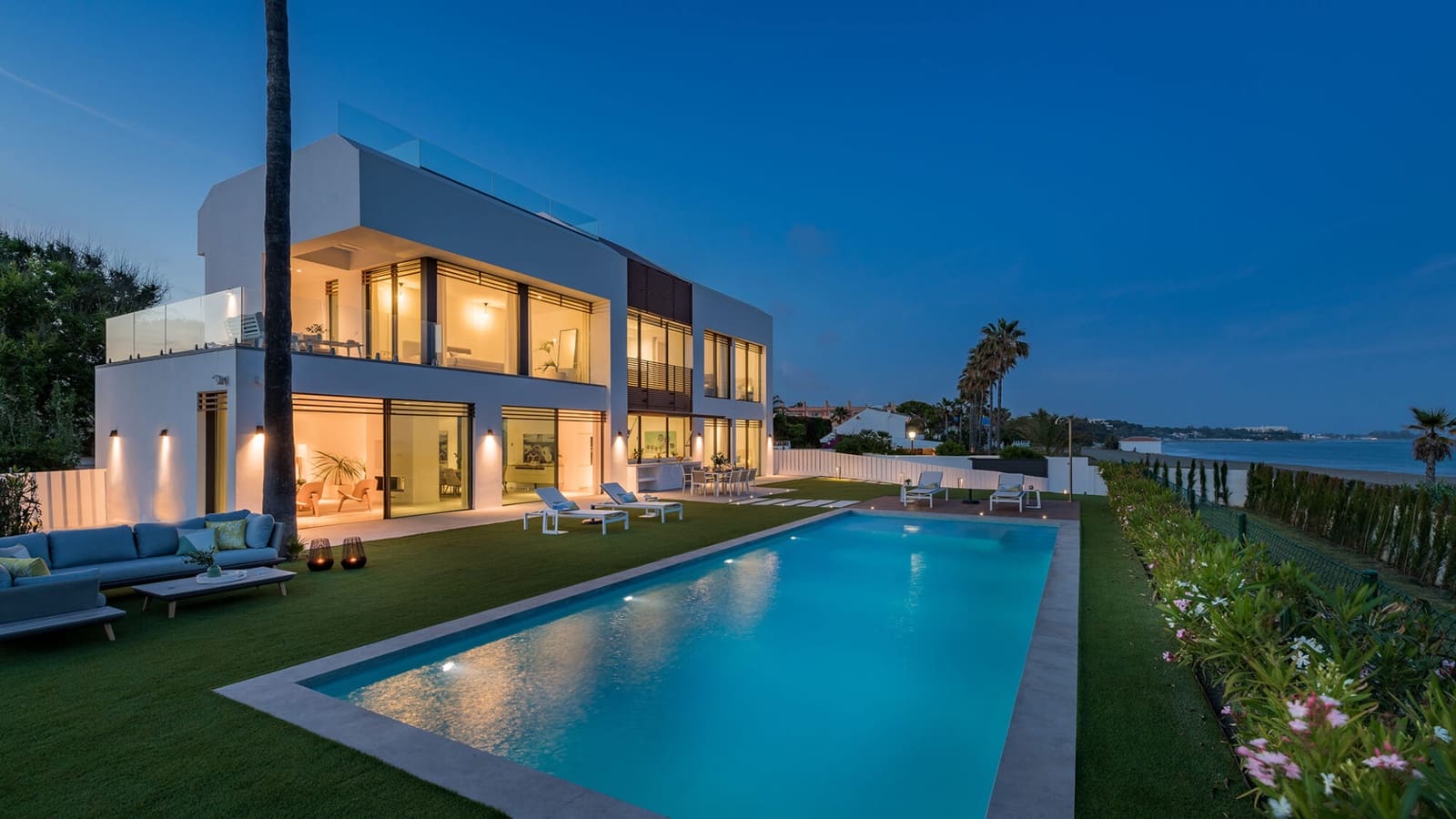 5 bedroom Villa for sale in Estepona with pool garage - € 5,995,000 (Ref: 8624896)