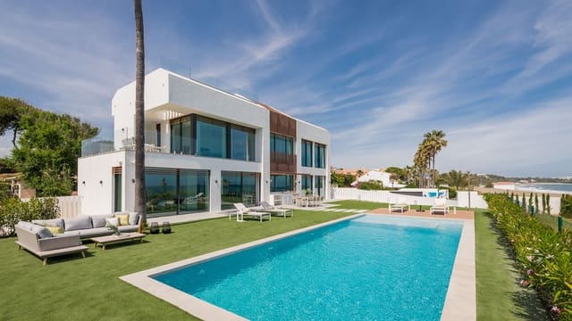 5 makuuhuone Huvila myytävänä paikassa Estepona mukana uima-altaan 
autotalli - 5 995 000 € (Ref: 8624896)