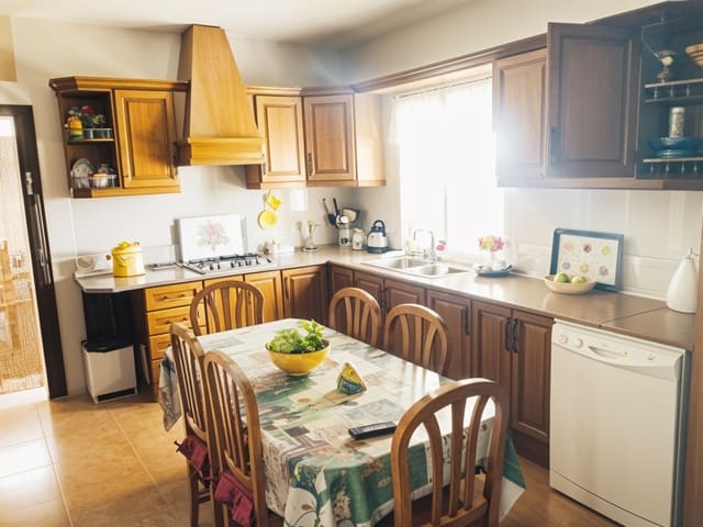 6 bedroom Finca/Country House for sale in Estepona with pool garage - € 850,000 (Ref: 8630324)