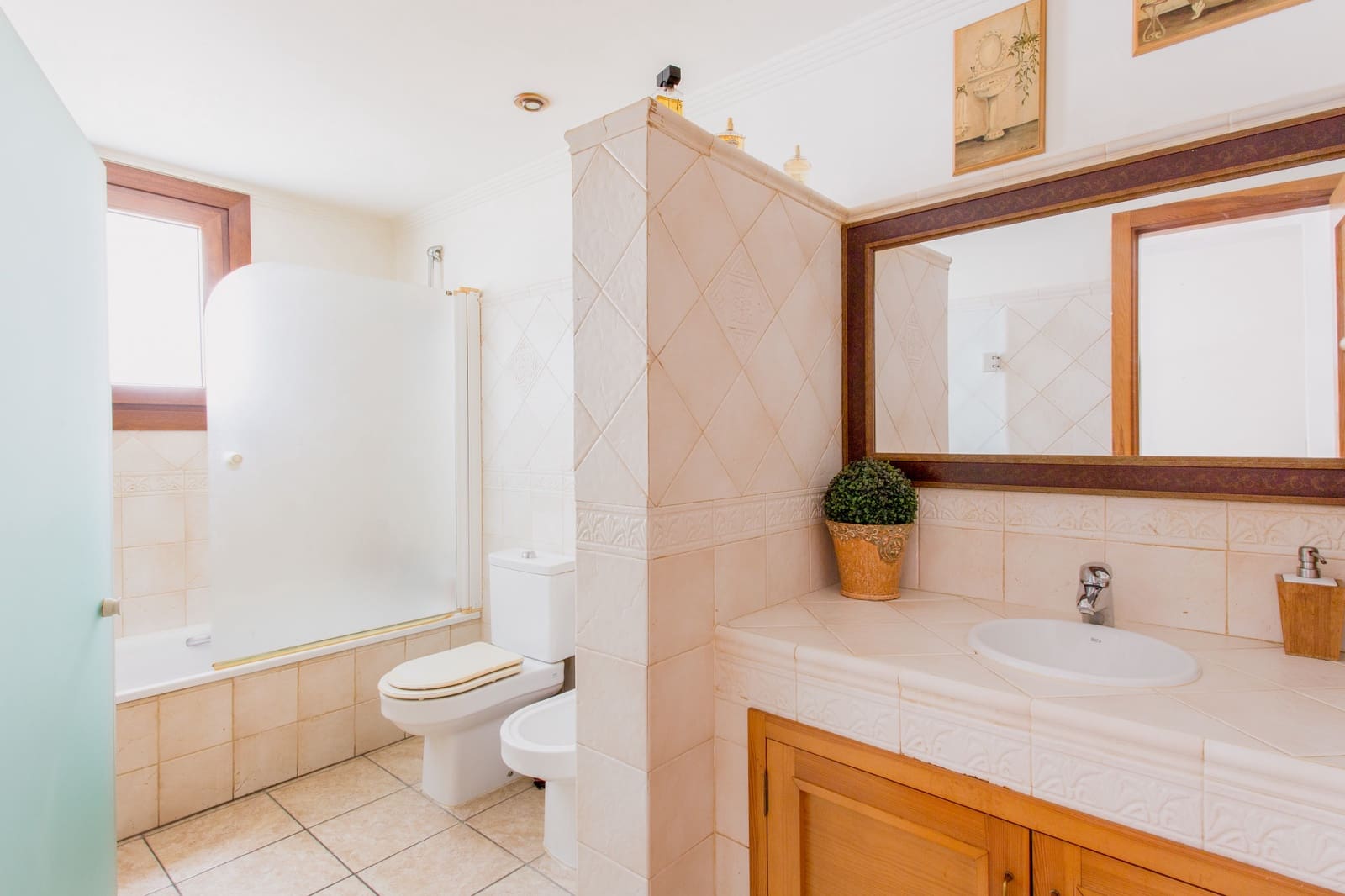 7 bedroom Townhouse for sale in Estepona with pool garage - € 1,700,000 (Ref: 8634375)