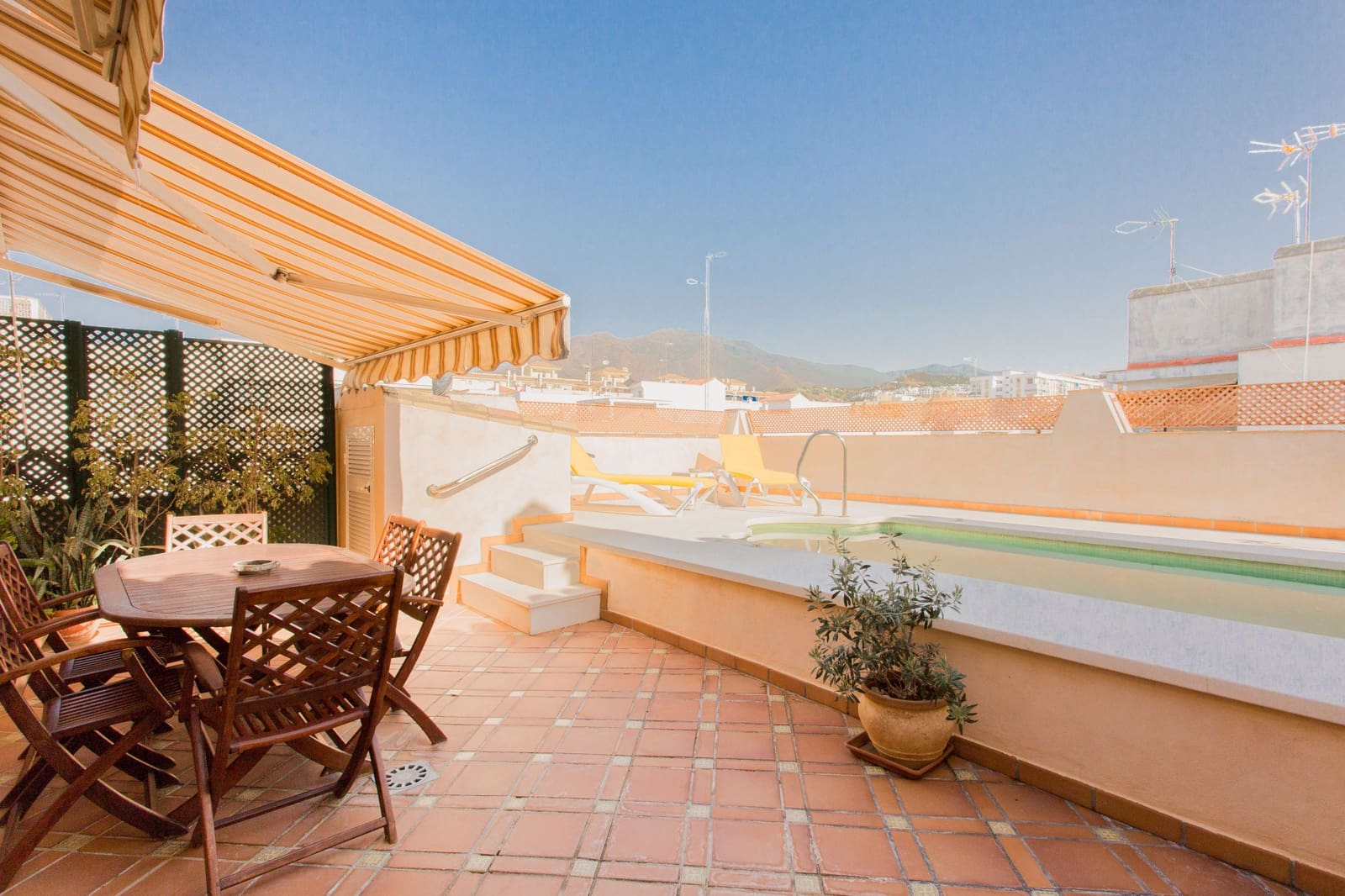 7 bedroom Townhouse for sale in Estepona with pool garage - € 1,700,000 (Ref: 8634375)