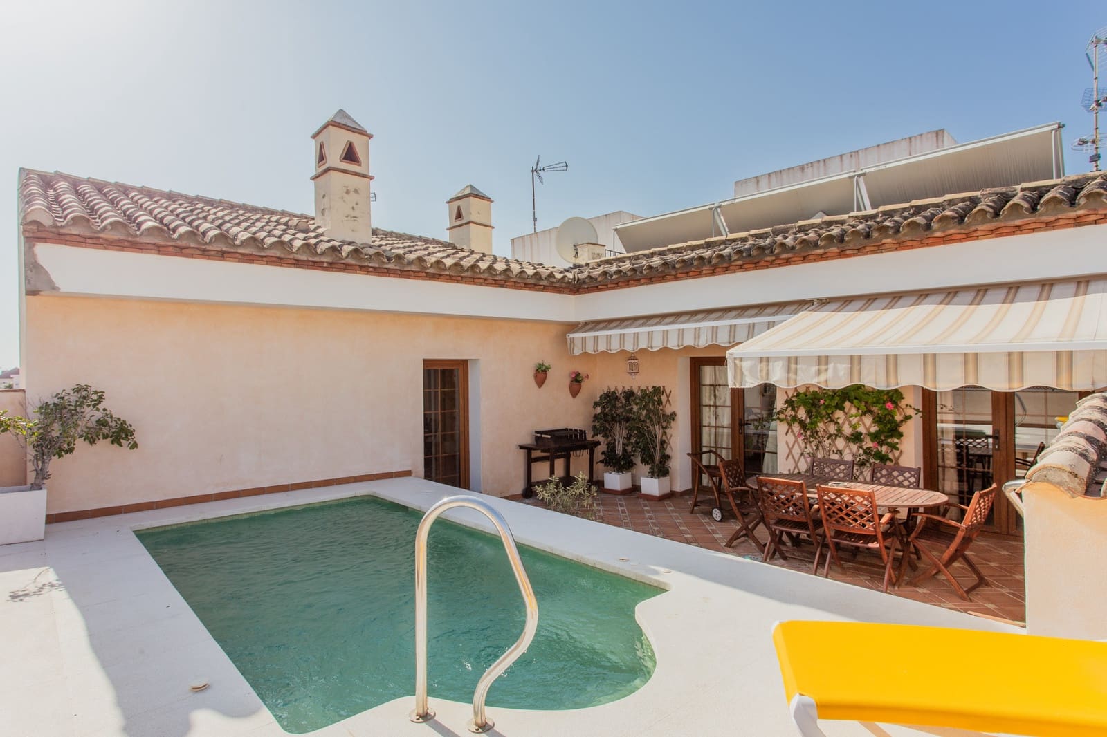 7 bedroom Townhouse for sale in Estepona with pool garage - € 1,700,000 (Ref: 8634375)
