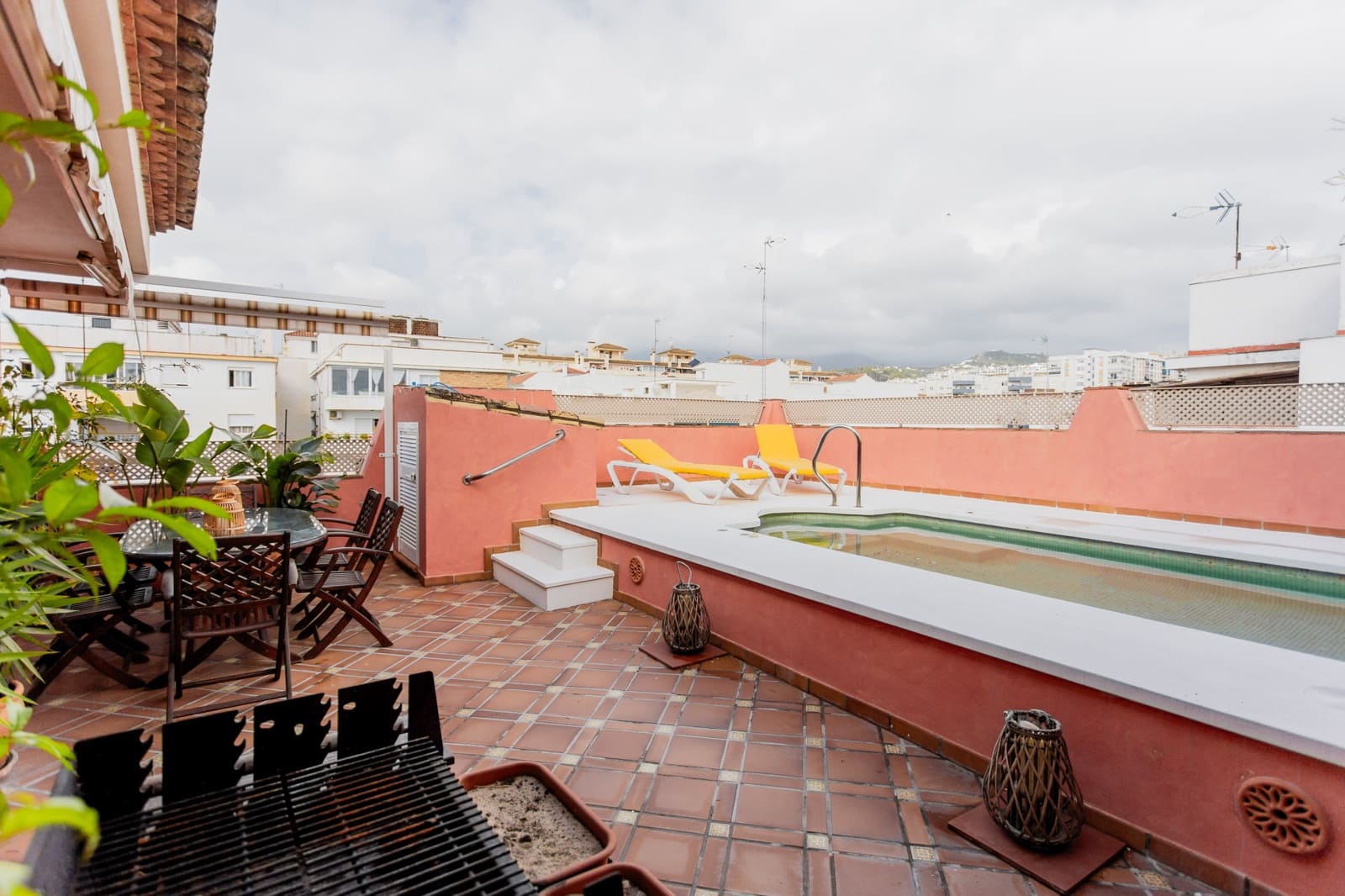 7 bedroom Townhouse for sale in Estepona with pool garage - € 1,700,000 (Ref: 8634375)