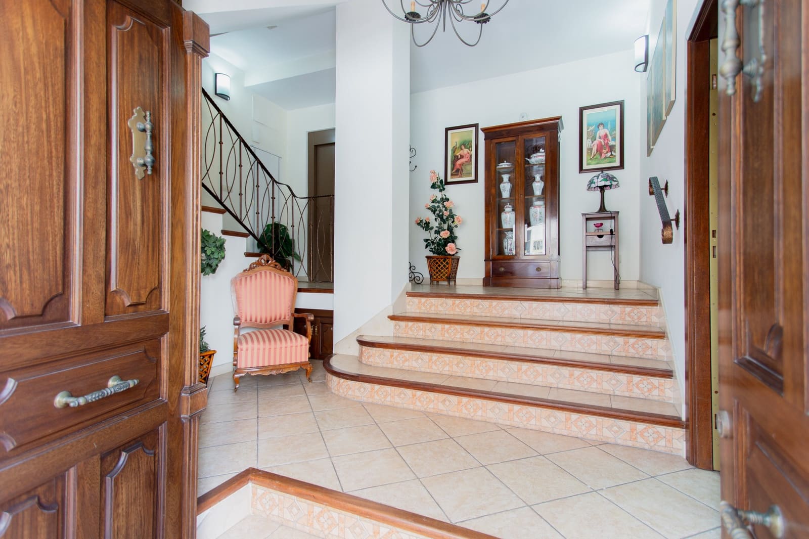 7 bedroom Townhouse for sale in Estepona with pool garage - € 1,700,000 (Ref: 8634375)