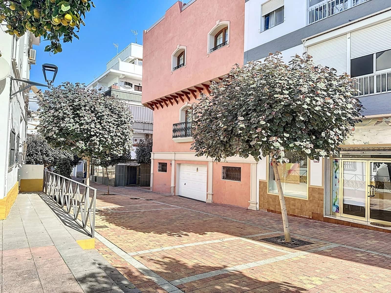 7 bedroom Townhouse for sale in Estepona with pool garage - € 1,700,000 (Ref: 8634375)