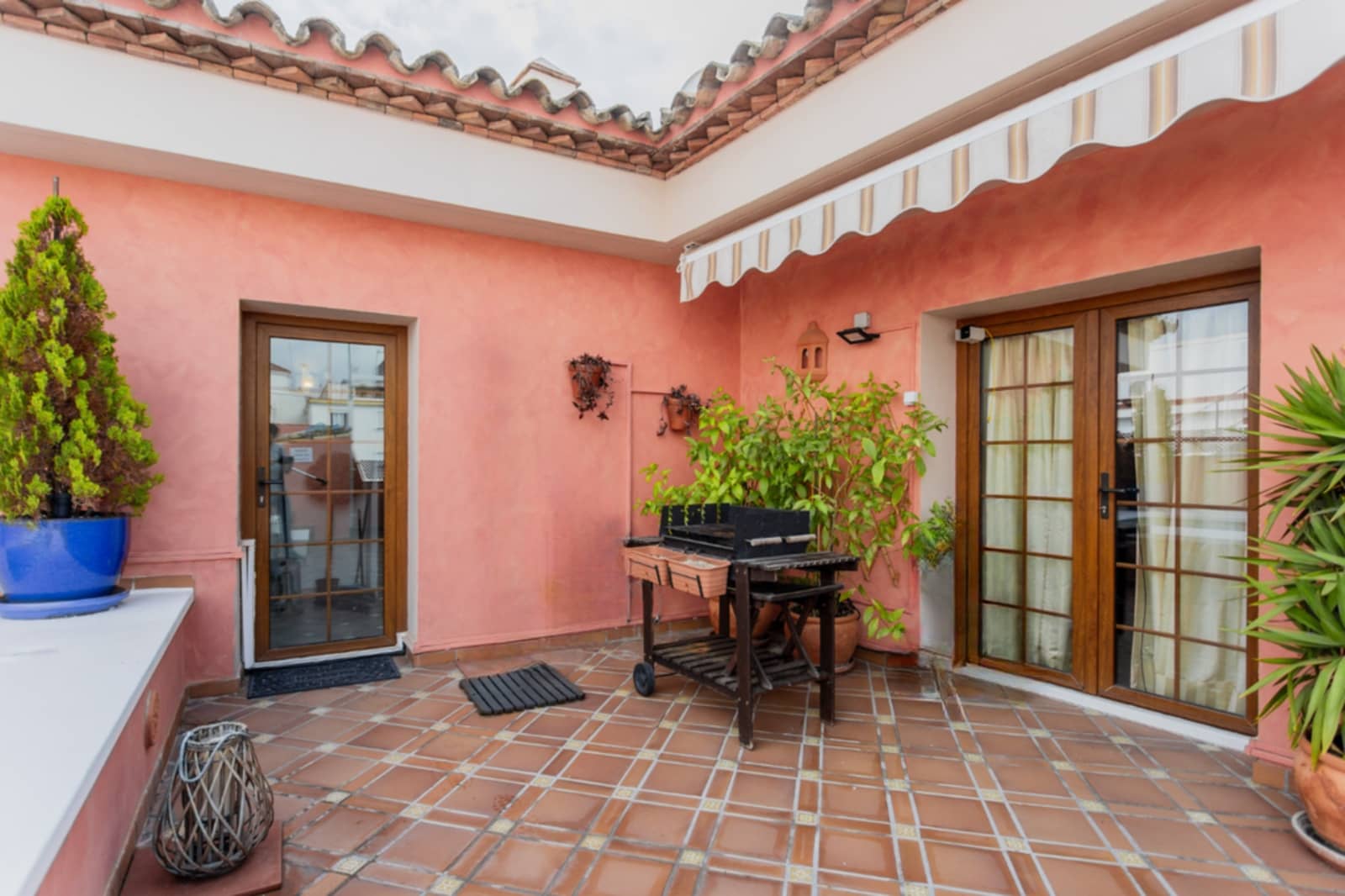 7 bedroom Townhouse for sale in Estepona with pool garage - € 1,700,000 (Ref: 8634375)