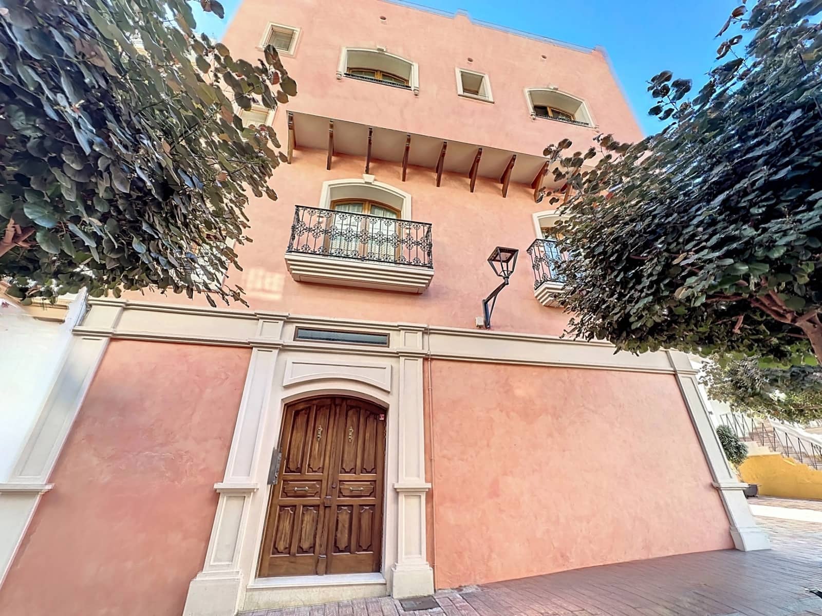 7 bedroom Townhouse for sale in Estepona with pool garage - € 1,700,000 (Ref: 8634375)