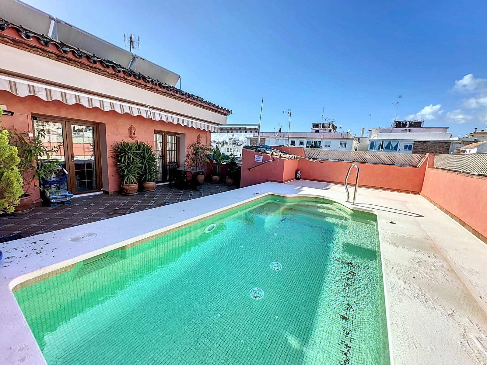 7 bedroom Townhouse for sale in Estepona with pool garage - € 1,700,000 (Ref: 8634375)