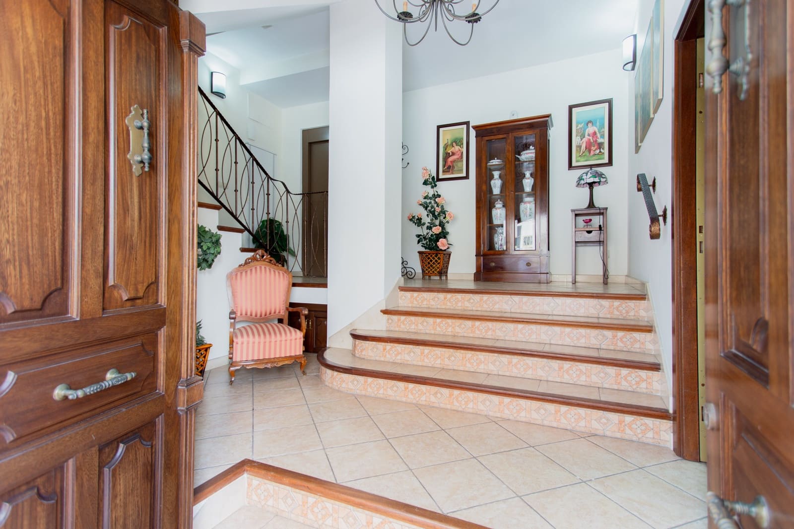7 bedroom Townhouse for sale in Estepona with pool garage - € 1,700,000 (Ref: 8634375)