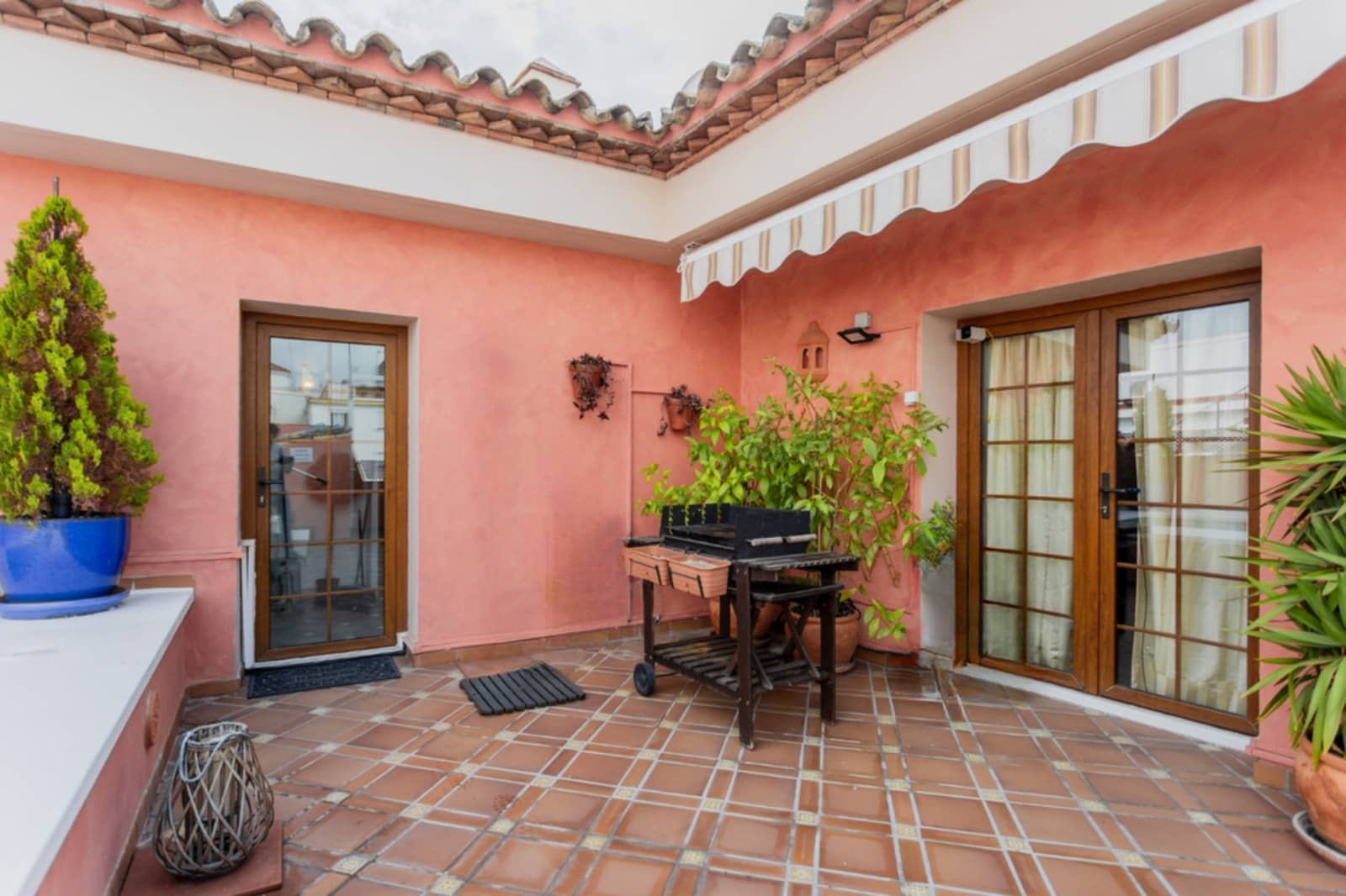 7 bedroom Townhouse for sale in Estepona with pool garage - € 1,700,000 (Ref: 8634375)