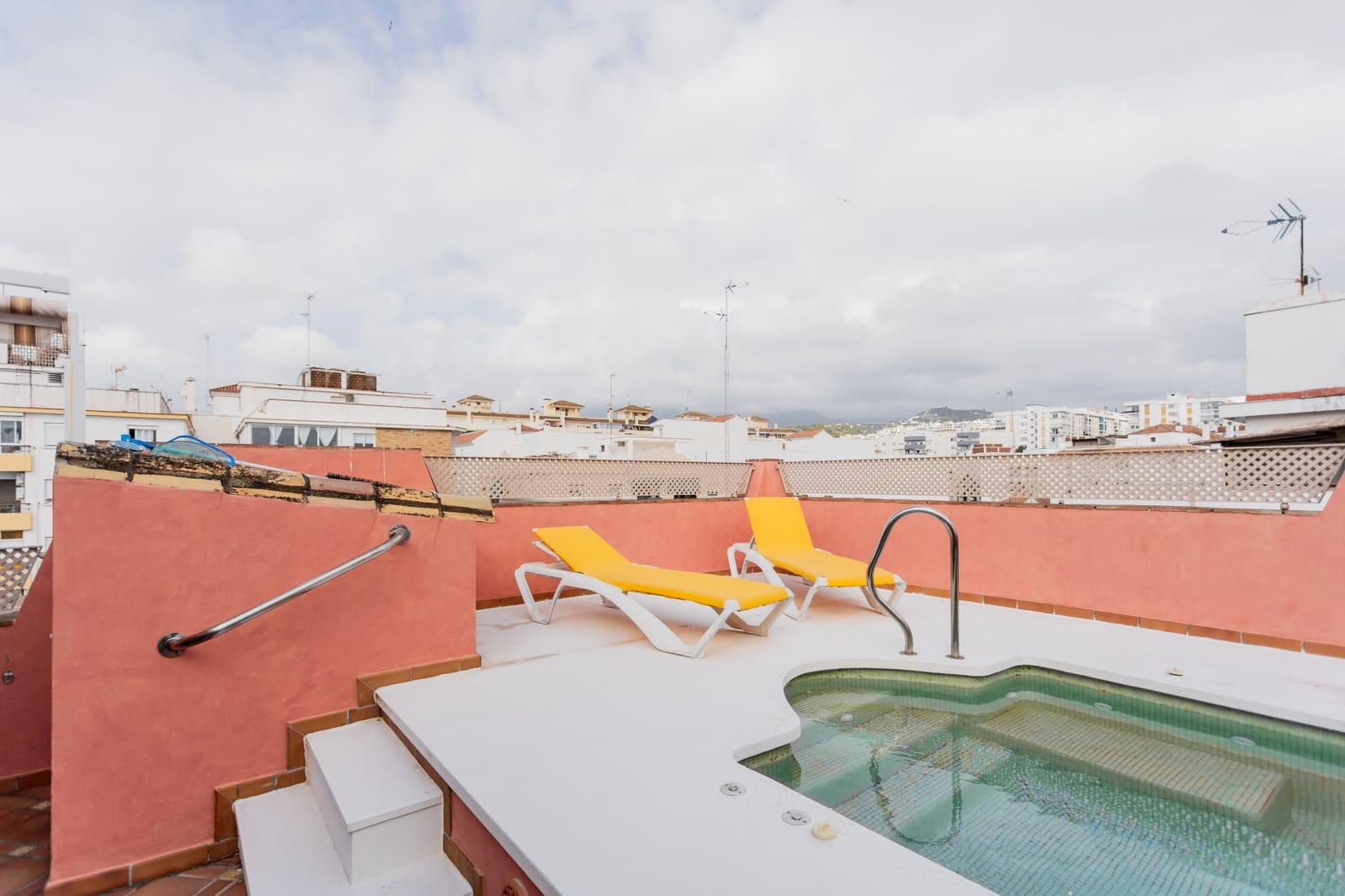 7 bedroom Townhouse for sale in Estepona with pool garage - € 1,700,000 (Ref: 8634375)