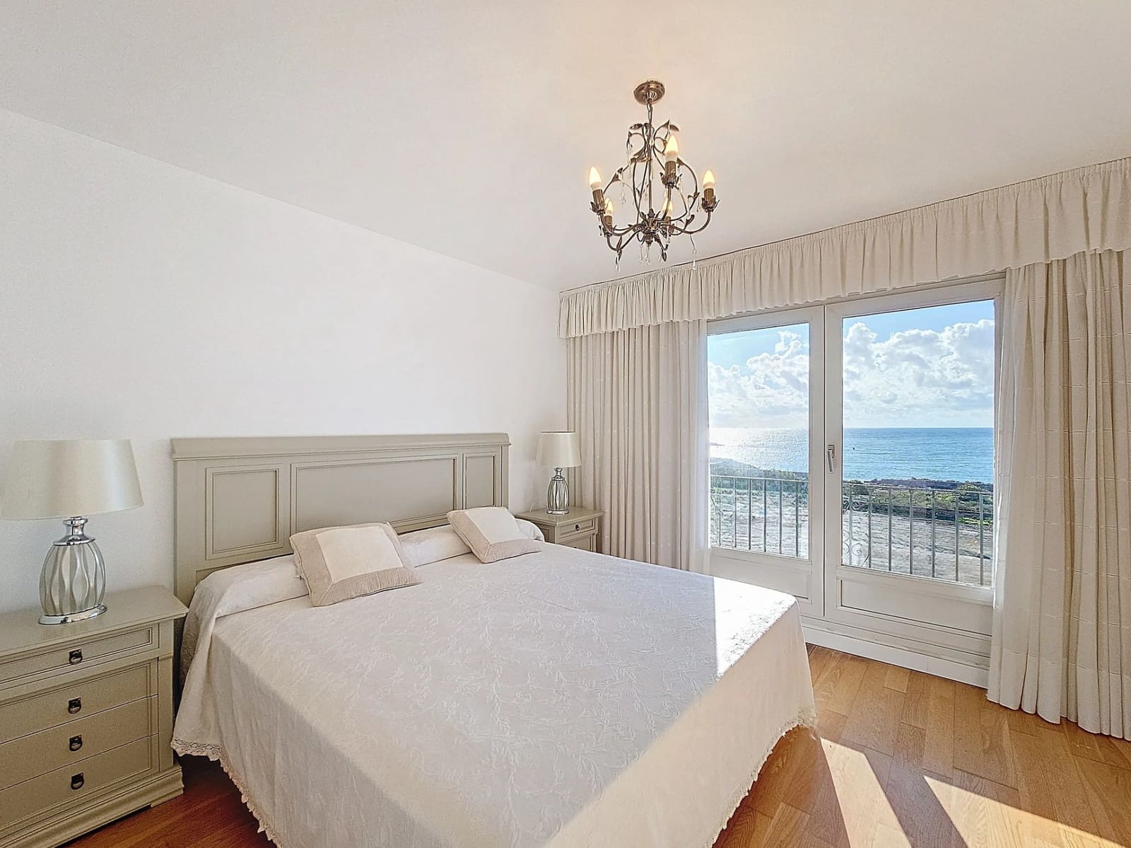 5 bedroom Townhouse for sale in Estepona with pool garage - € 895,000 (Ref: 8636997)