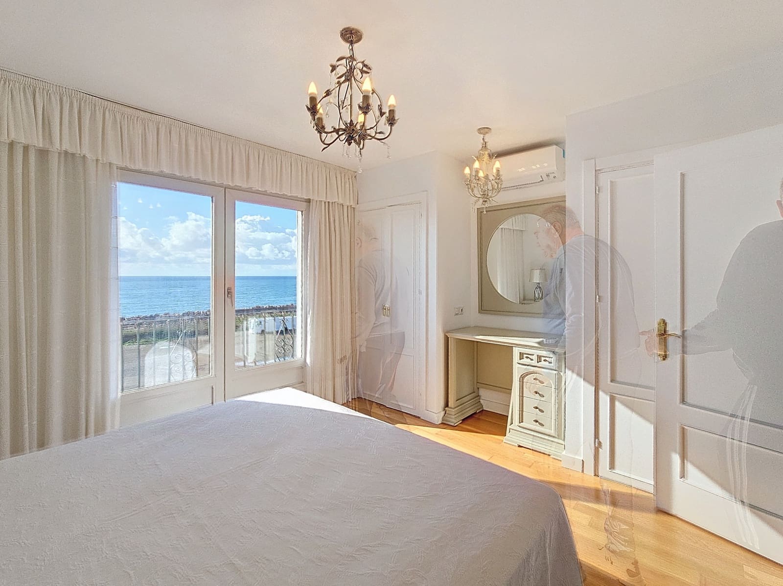 5 bedroom Townhouse for sale in Estepona with pool garage - € 895,000 (Ref: 8636997)