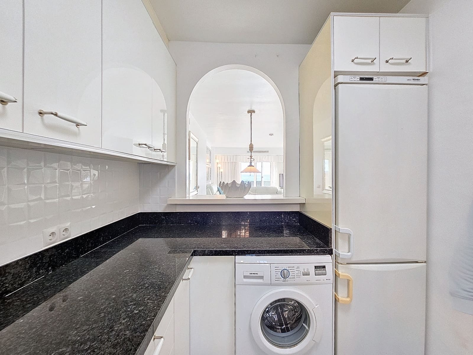 5 bedroom Townhouse for sale in Estepona with pool garage - € 895,000 (Ref: 8636997)