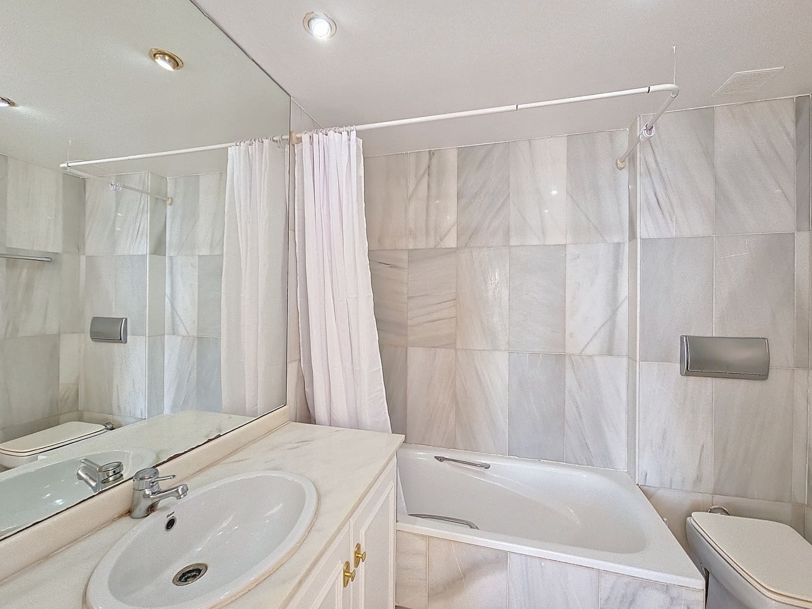 5 bedroom Townhouse for sale in Estepona with pool garage - € 895,000 (Ref: 8636997)