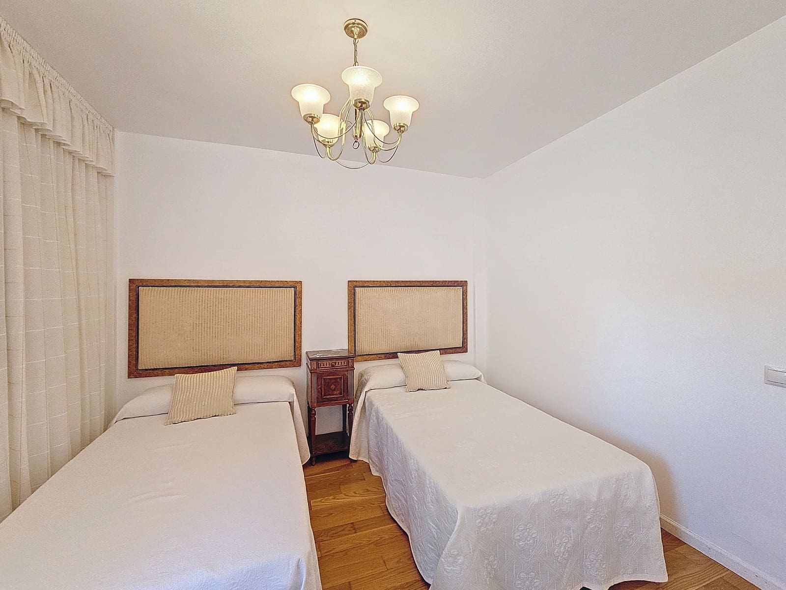 5 bedroom Townhouse for sale in Estepona with pool garage - € 895,000 (Ref: 8636997)