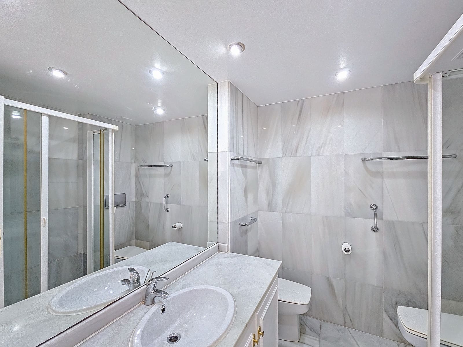 5 bedroom Townhouse for sale in Estepona with pool garage - € 895,000 (Ref: 8636997)