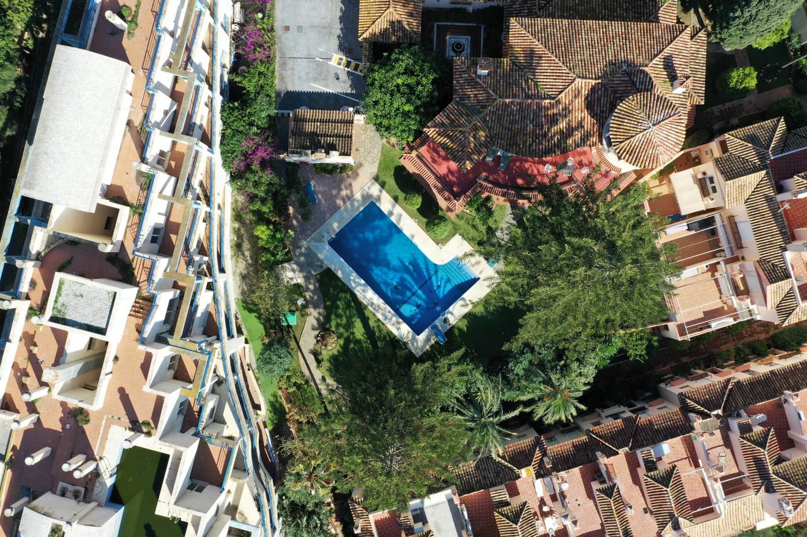 5 bedroom Townhouse for sale in Estepona with pool garage - € 895,000 (Ref: 8636997)