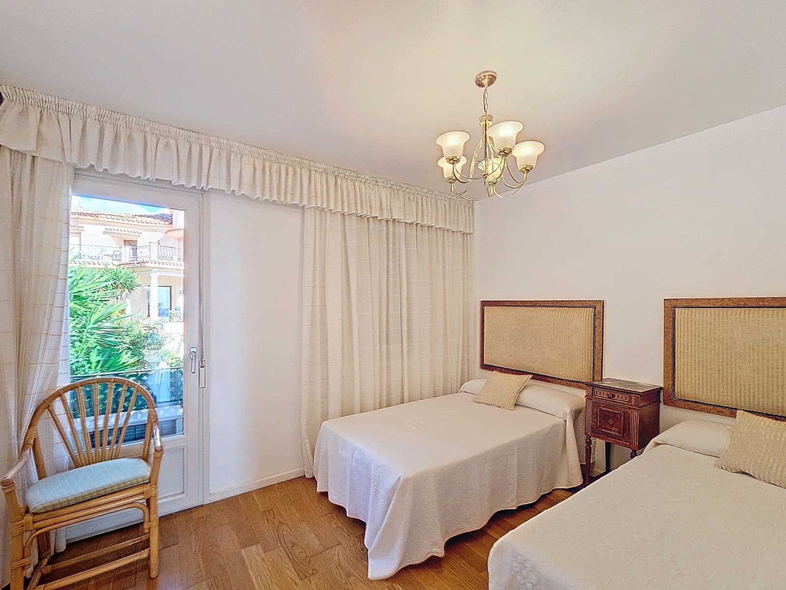 5 bedroom Townhouse for sale in Estepona with pool garage - € 895,000 (Ref: 8636997)