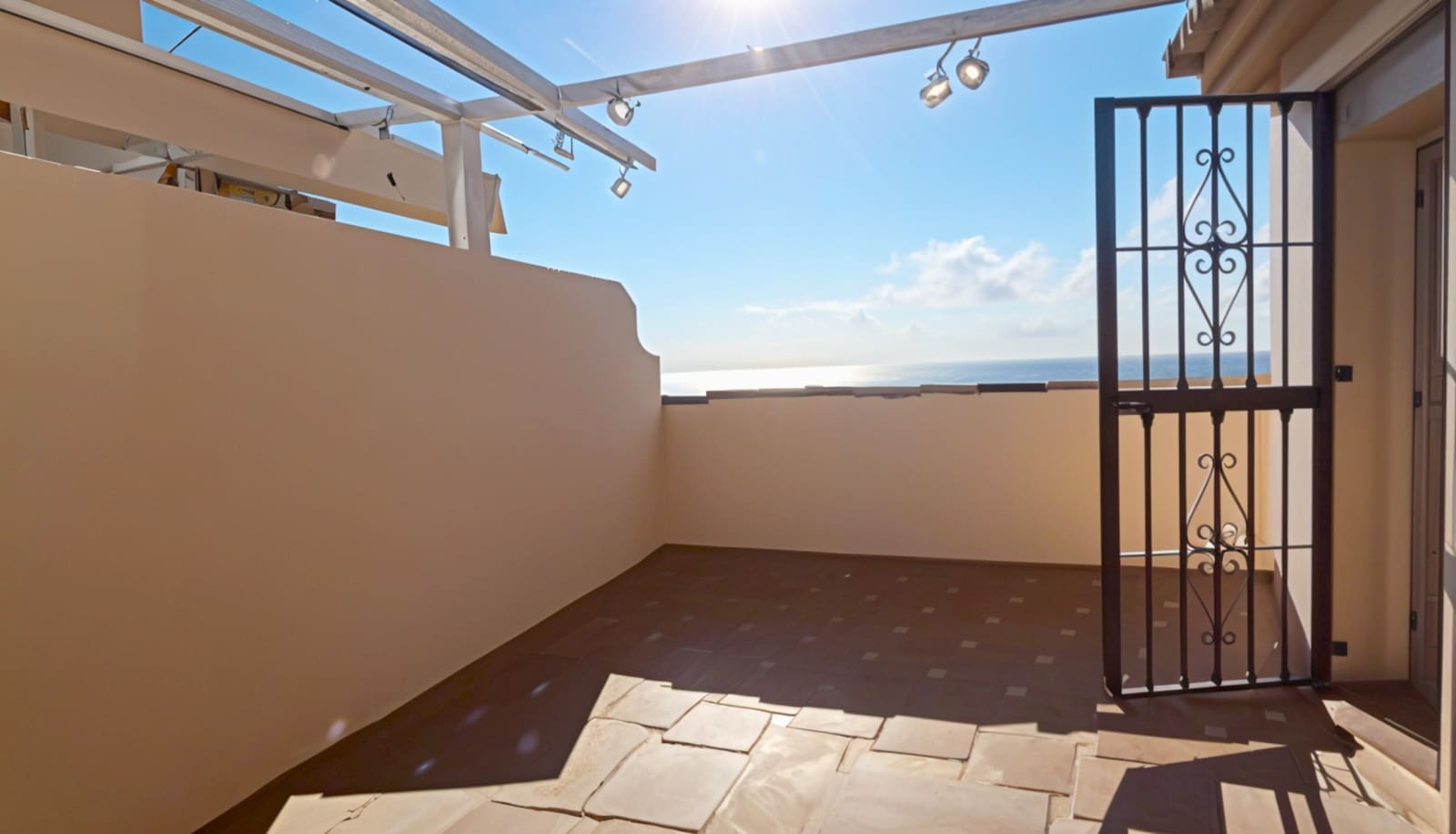 5 bedroom Townhouse for sale in Estepona with pool garage - € 895,000 (Ref: 8636997)