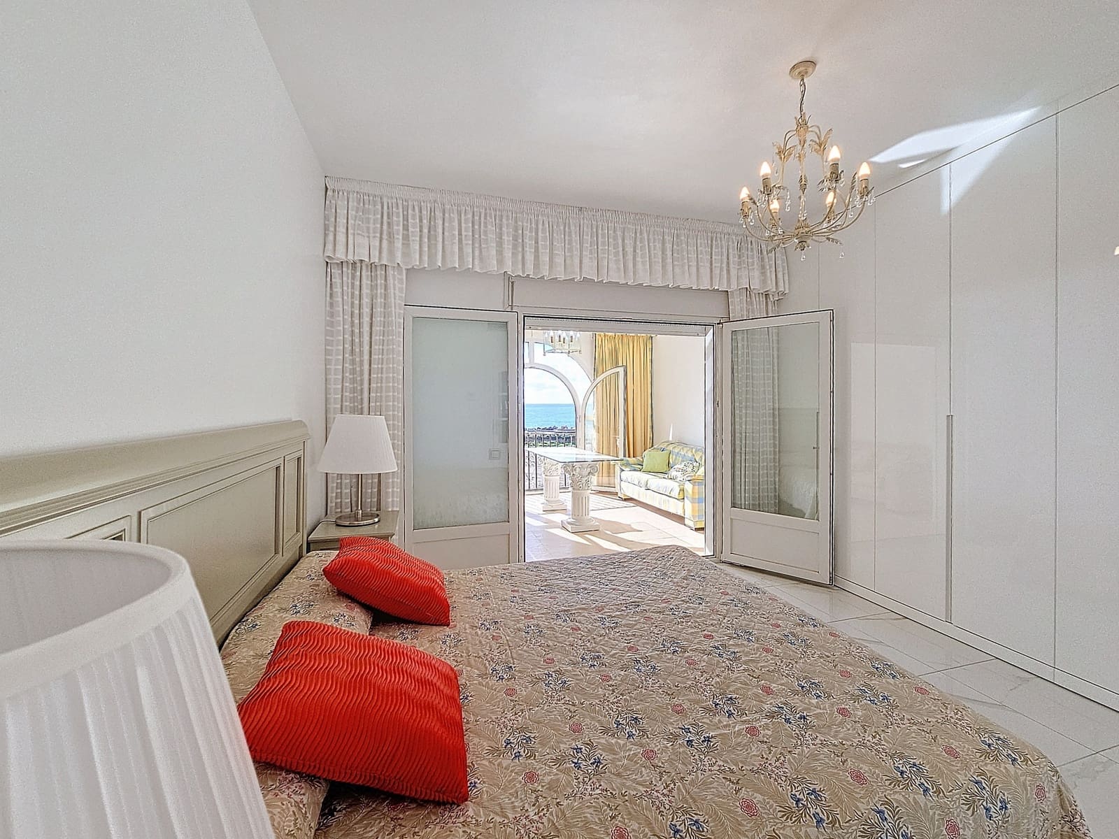 5 bedroom Townhouse for sale in Estepona with pool garage - € 895,000 (Ref: 8636997)