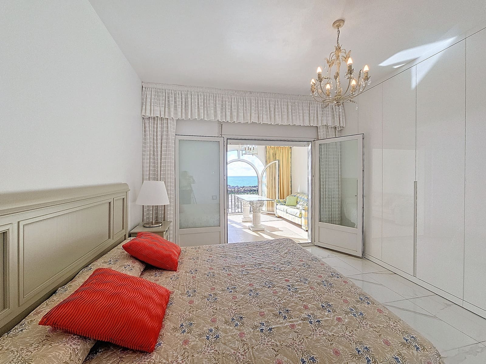 5 bedroom Townhouse for sale in Estepona with pool garage - € 895,000 (Ref: 8636997)