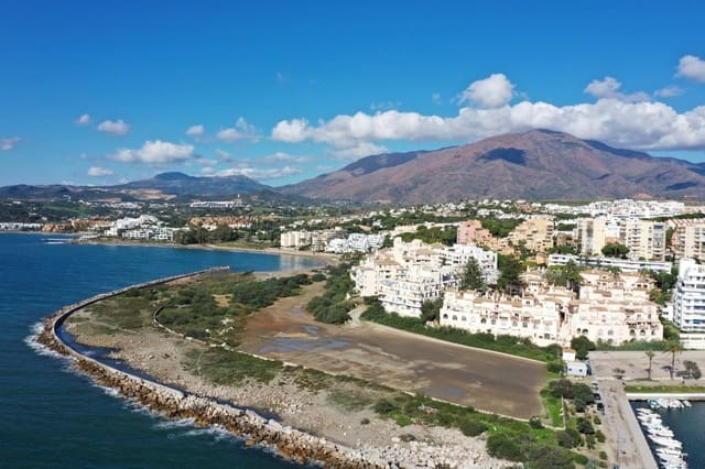 5 sypialnia Dom na sprzedaż w Puerto de Estepona, Estepona z basenem garażem - 895 000 € (Ref: 8636997)