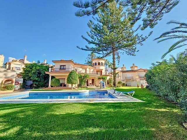 5 sypialnia Dom na sprzedaż w Puerto de Estepona, Estepona z basenem garażem - 895 000 € (Ref: 8636997)