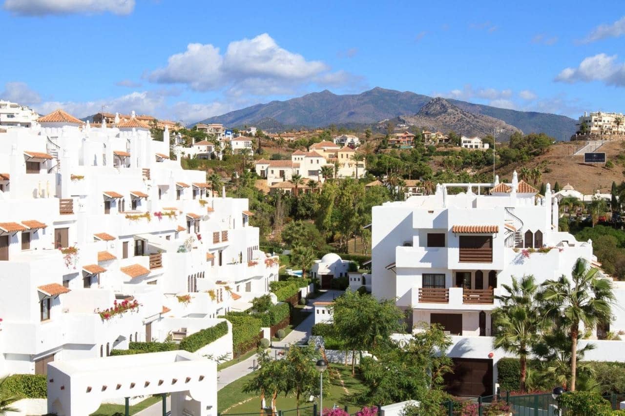 2 chambre Appartement à vendre à Estepona avec piscine garage - 387 000 € (Ref: 8652169)