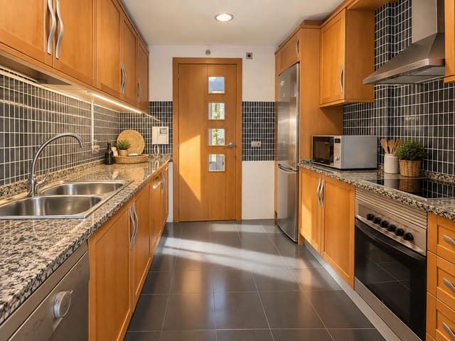 2 chambre Appartement à vendre à Estepona avec piscine garage - 387 000 € (Ref: 8652169)