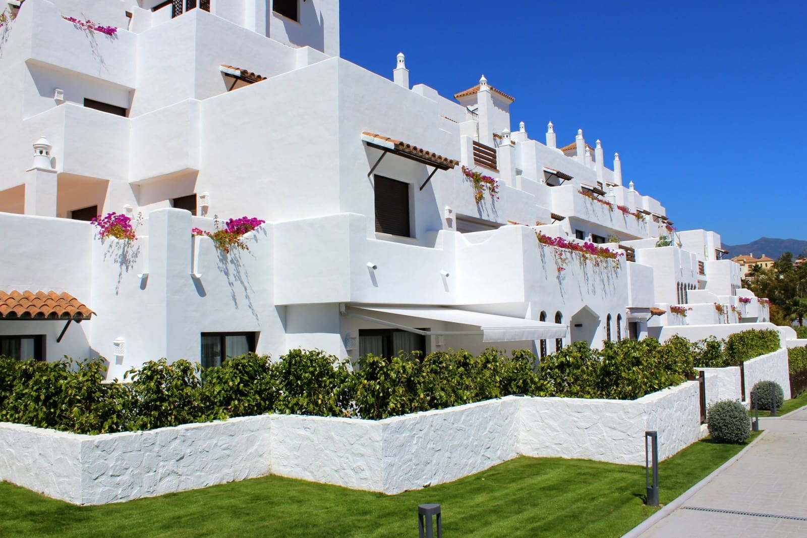 2 chambre Appartement à vendre à Estepona avec piscine garage - 387 000 € (Ref: 8652169)