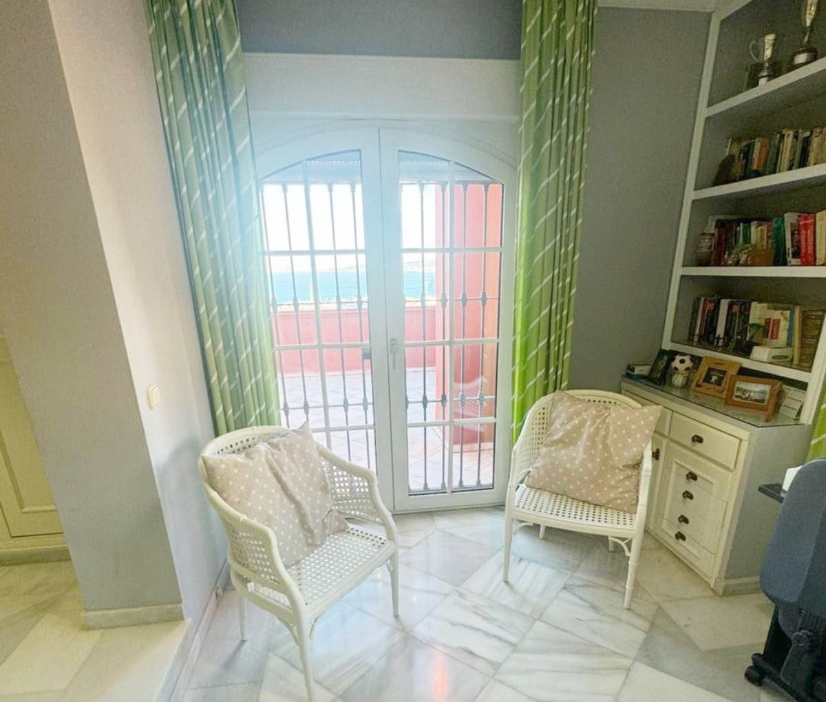 6 makuuhuone Huvila myytävänä paikassa Estepona mukana uima-altaan 
autotalli - 3 800 000 € (Ref: 8687402)