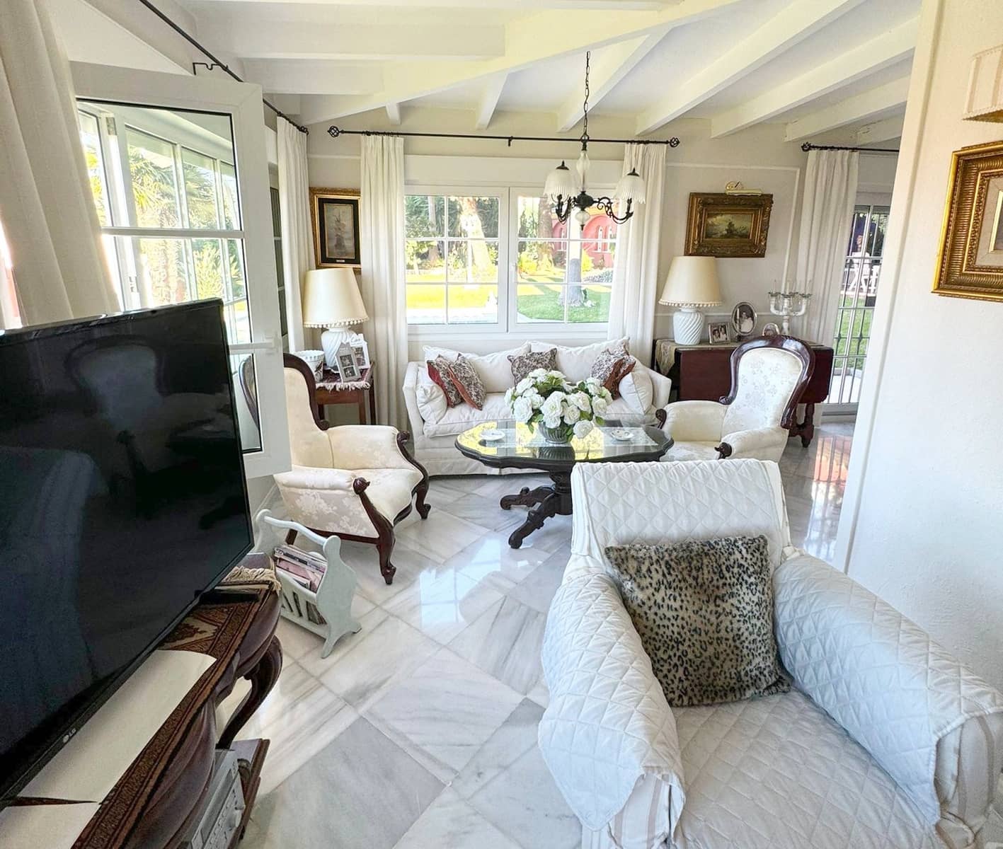 6 makuuhuone Huvila myytävänä paikassa Estepona mukana uima-altaan 
autotalli - 3 800 000 € (Ref: 8687402)