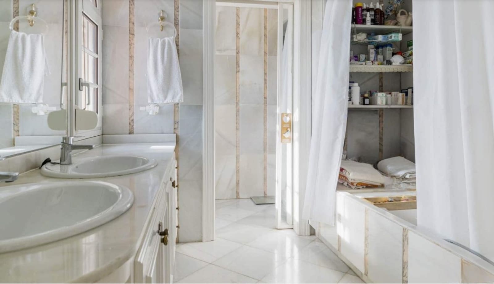 6 makuuhuone Huvila myytävänä paikassa Estepona mukana uima-altaan 
autotalli - 3 800 000 € (Ref: 8687402)