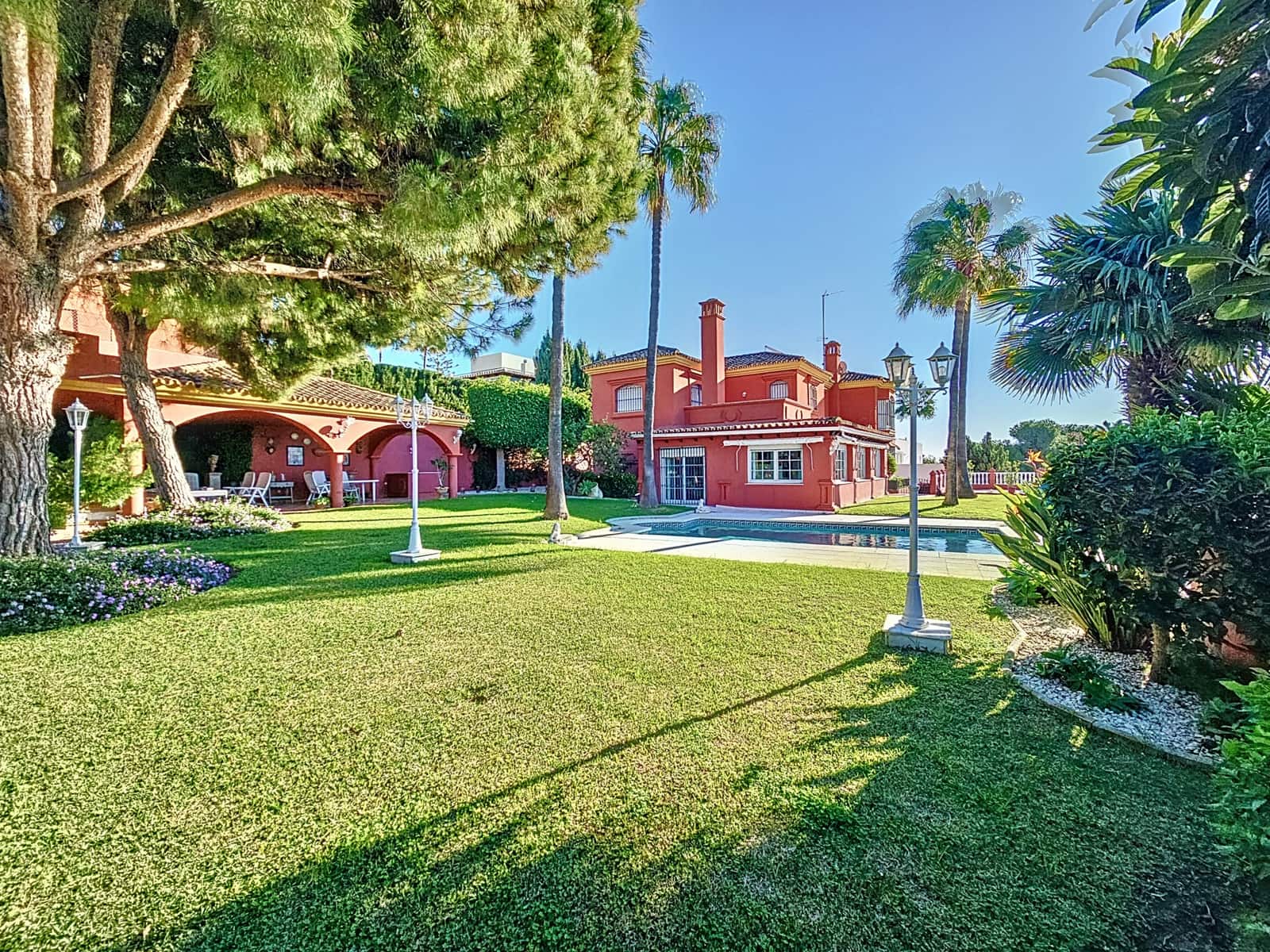 6 makuuhuone Huvila myytävänä paikassa Estepona mukana uima-altaan 
autotalli - 3 800 000 € (Ref: 8687402)