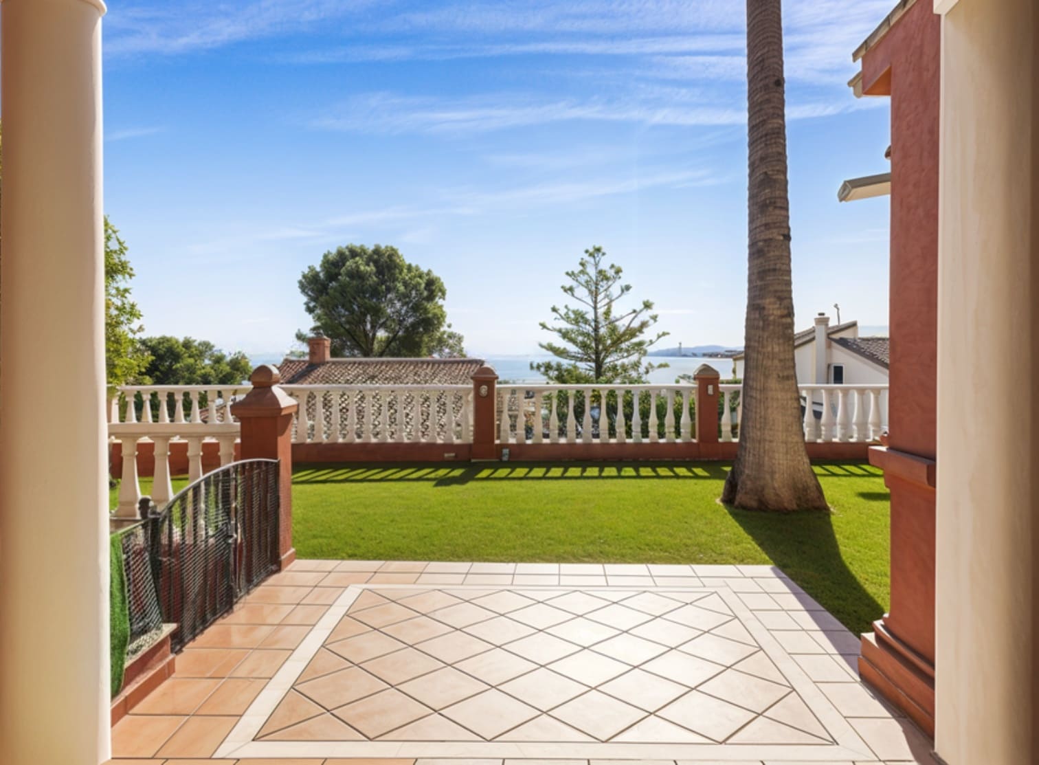 6 sypialnia Willa na sprzedaż w Estepona z basenem garażem - 3 800 000 € (Ref: 8687402)