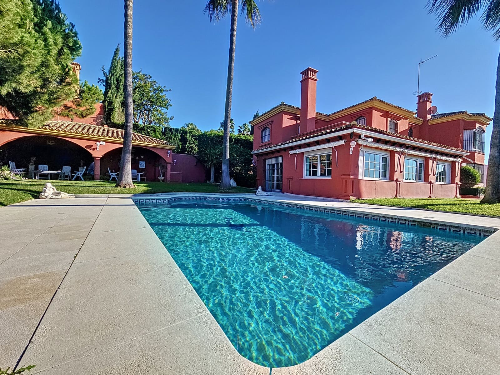 6 sypialnia Willa na sprzedaż w Estepona z basenem garażem - 3 800 000 € (Ref: 8687402)